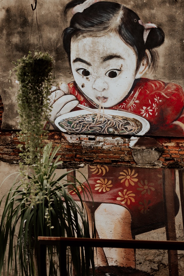 Graffiti muchacha comiendo ramen