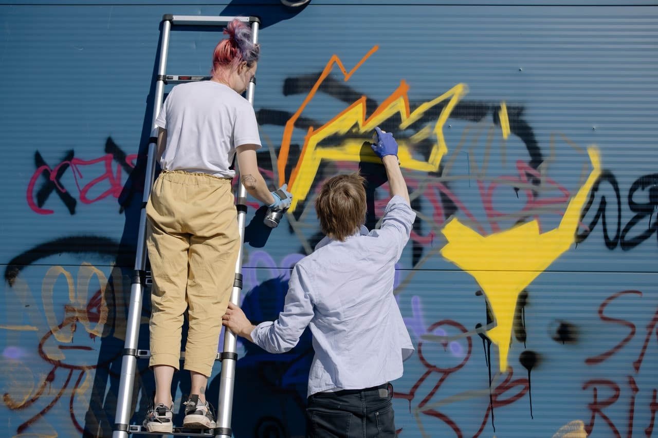 Nosotros haciendo graffiti